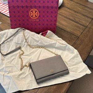 Tory Burch Elegant Gray Crossbody Bag with Gold Chain
